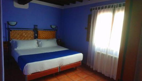 El Canchal de la Gallina -Cafetería -Aparcamiento gratis - Jacuzzi - Piscina de agua caliente abierta desde el 28 de Marzo - Foto 4