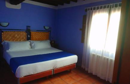 El Canchal de la Gallina -Cafetería -Aparcamiento gratis - Jacuzzi - Piscina de agua caliente abierta desde el 28 de Marzo - Foto 4