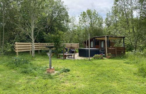 Wooden tiny house Glamping cabin with hot tub 1 - Photo 10