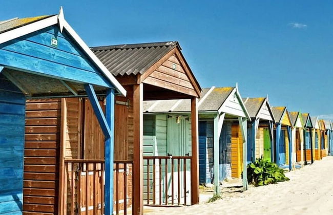 Mariners Stylish Beachside Getaway With Sea Views - Photo 43