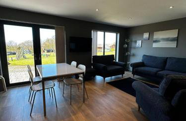 Spacious 3-Bedroom Chalet on Country Estate near Glasgow - sleeps 6 - Photo 13