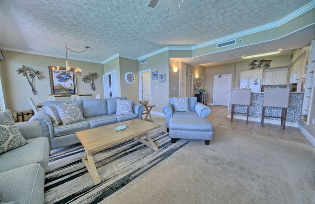Relaxing Beachfront Condo with Beach Access - Unit 1603 by RedAwning - Foto 17