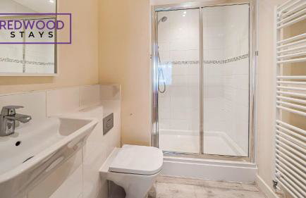 Premium Serviced Apartment in Basingstoke Town Centre, Free Parking By Redwood Stays - Foto 39