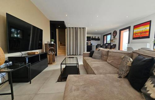 4 chambres - 200m2 - Parking - Jardin - Foto 1