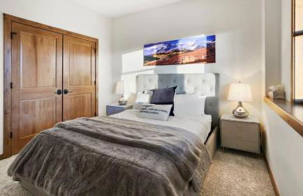 3BR+Loft Modern Mountain Retreat w Hot Tub - Foto 31