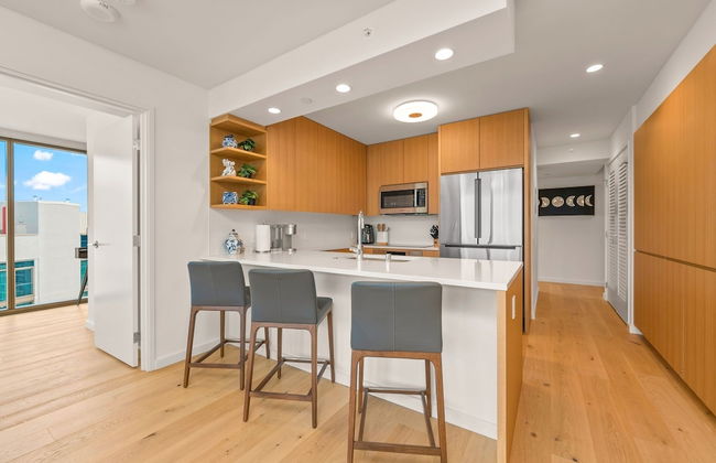 Sky Ala Moana 4209 2 Bedroom Condo by RedAwning - Photo 9