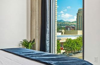 Exceptional 1BD BA-PoolHotTubGymParking- Downtown! - Foto 3