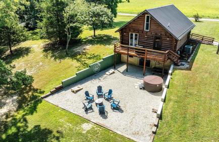 A Novel Stay 3 bed 2 bath log cabin in Shelbyville, IL - Foto 24