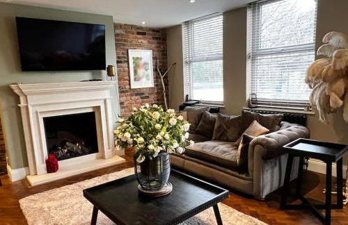 Manchester Luxury Country House Close To The City With Hot Tub & BBQ Fire Pit. - Foto 13