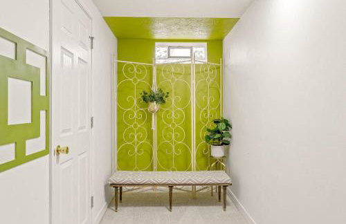 Indy Palm Pad with Patio & Tiki Bar-Mid-Century Charmer-Family Friendly - Photo 41