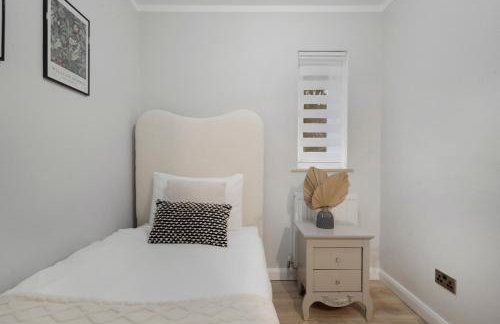 Milton Keynes 3BR, Stylish Home, Sleeps 5, Families Stays, Parking , Fast WiFi - Foto 17