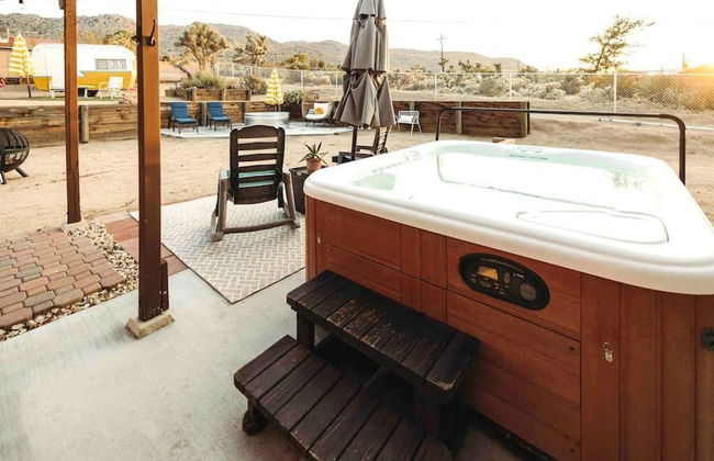 Cozy Rustic Home Minutes to Joshua Tree Nat l Park - Photo 18