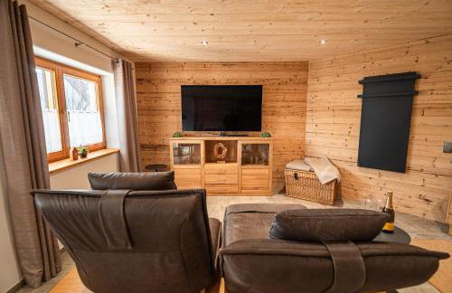 Luxus Chalet im Allgäu - Zirbenholz Schlafzimmer - Terrasse mit Bergblick - Infrarotkabine - Foto 9