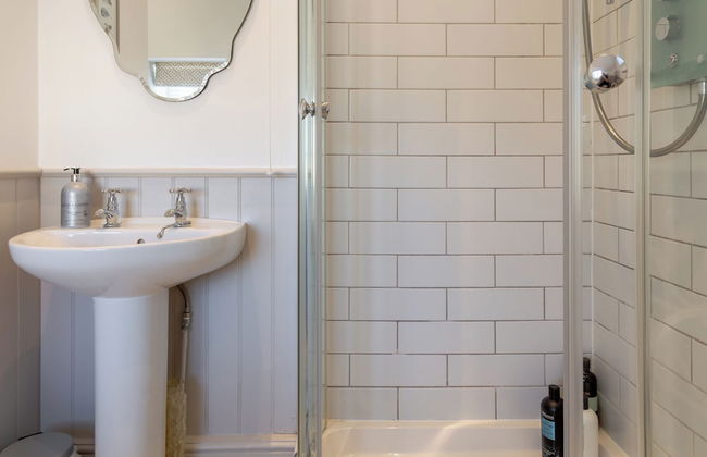 Jasmine Cottage-2BD in Heart of Bourton - Photo 47