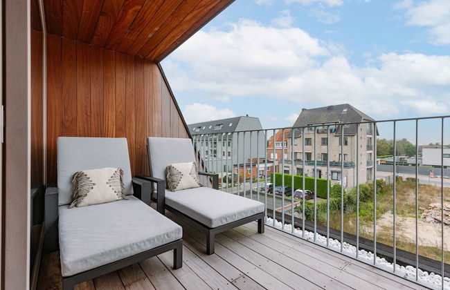 Cozy Beach Apartment in Middelkerke for 5 Guests Bright Living Space With Terrace - Photo 2