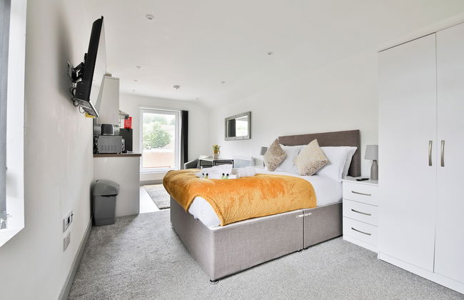 Stunning Studio In Converted Building - Photo 5