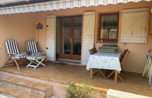 Maison mitoyenne avec climatisation et parking à Bormes-les-Mimosas - FR-1-251-877 - Foto 1