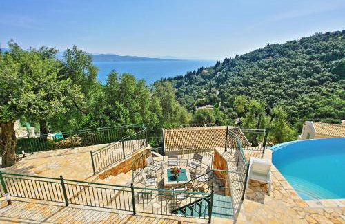 Villa Regina: Above Agni, superb views and pool - Photo 36