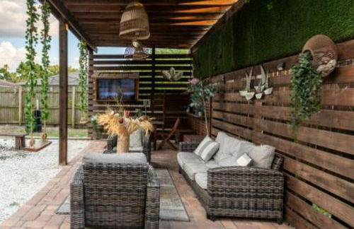 Upscale Ybor House with Outdoor Living Space - Photo 14