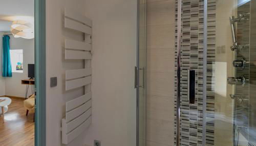 M comme Meursault - Foto 5, Shower