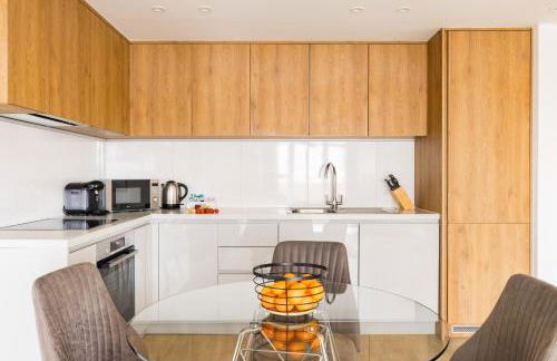 Staines City Centre by Charles Hope - Foto 25