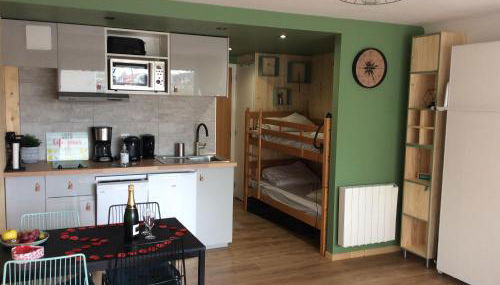 Les Obiones, vue latérale mer, Fort Mahon Plage, magnifique studio cabine 4p, avec balcon , parking privé gratuit, wifi, classé 2 étoiles, exposition plein sud en Baie de Somme - Foto 3