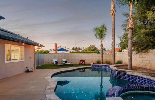 Sunlit Oasis with Heated Pool and Jacuzzi 20 minutes to Disneyland - Foto 48