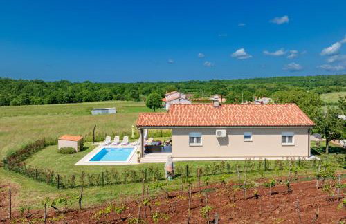 Family holiday house with private pool and playground - Foto 53