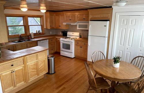 Updated Historic Water St 2 Bdr, 2 Bath apartment. - Photo 13