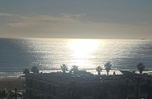 Stylish well-connected beachfront flat - Foto 63