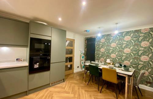 Group Contractor Stay 3 Bed House Bedford Parking WiFi - Foto 27