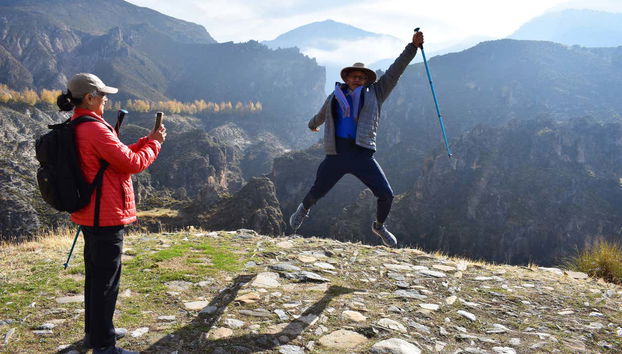 Senderismo por los Cahorros de Monachil - Foto 2, Posando