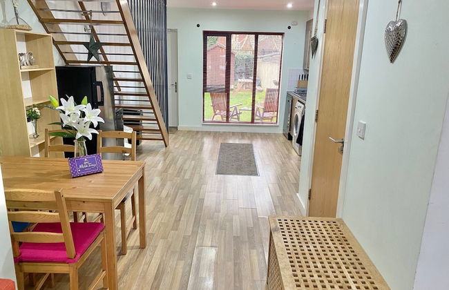 5-bed Townhouse Salford Deep Cleaned - Foto 26