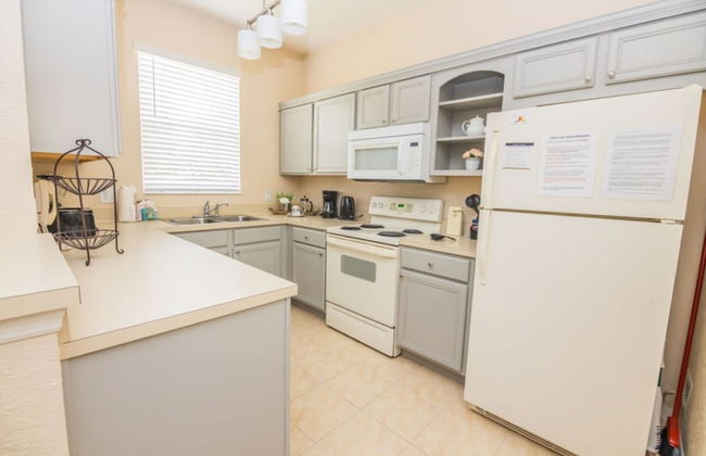 Lynval's Regal Palms Resort Townhome - Photo 12