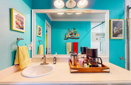 Lakefront Estate Stunning Views, Deck, Bar and Dock - Foto 23