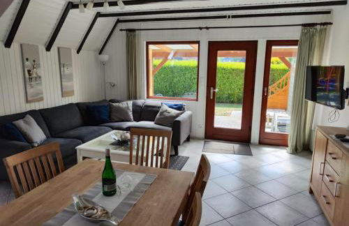 6 Personen Ferienhaus mit 4 Schlafzimmern, Infrarotwaermekabine, mit Blick auf den Weltschiffahrtsweg in Otterndorf - Foto 3