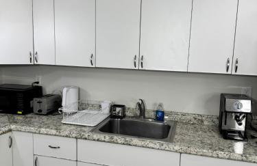 Julie's Cozy 2 Bedroom Basement Apartment - Foto 9