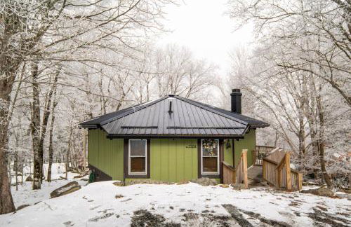 At The Ski Resort Entrance, Gas Fireplace, Deck, Firepit, - Foto 1