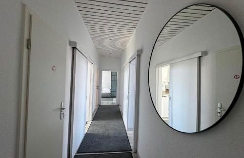 Moderne 4 Zimmer Apartment mit Bergblick Stadtzentrum Contactless Check-in - Foto 19