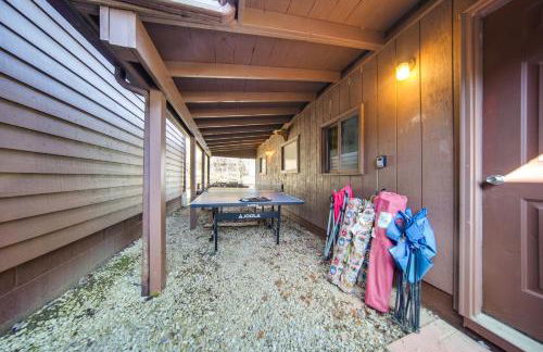 Charming Pymatuning Lake House Near Park and Beach - Photo 29