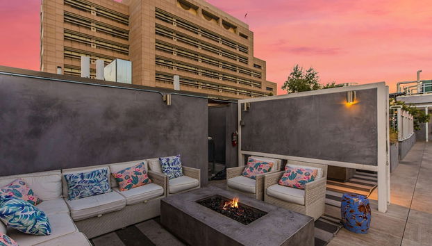 Stylish Deluxe 1BR At HWH by Oneluxstay - Foto 5, Quarto