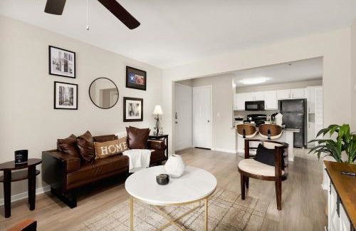 ATX Retreat Close to UT, DT & Lady Bird Lake - Photo 11