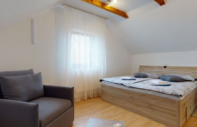 Quiet Country Side Cottage with Private Garden & WiFi near Nature Park Velebit - Foto 2