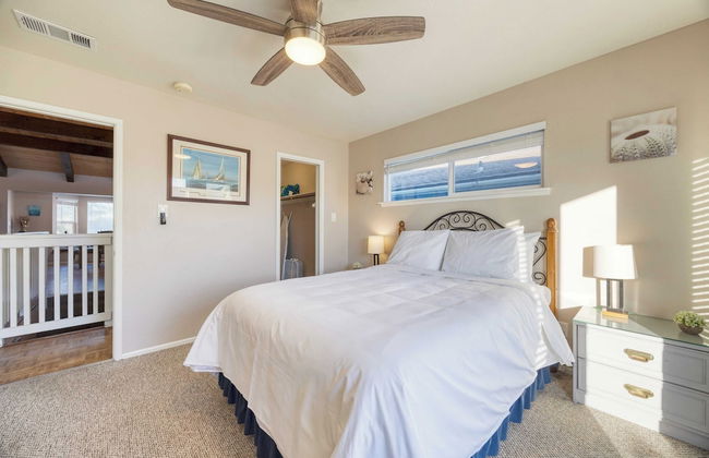 Steps to Beach w/ Patio+deck Foosball Happy Bottom Beach House by Avantstay - Foto 27