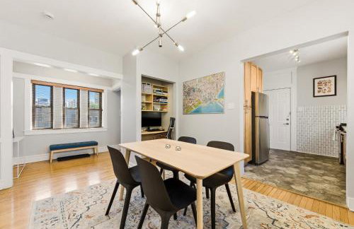 Steps to the Lakefront! This Uptown Beauty is Everything You Need for a Perfect Chicago Getaway condo - Foto 12