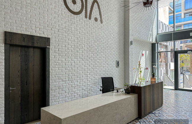 WelHome - Prime 1BR Apartment at Oia Residence - Photo 2