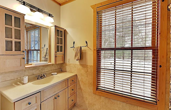 Round House on Round Lake - Photo 22