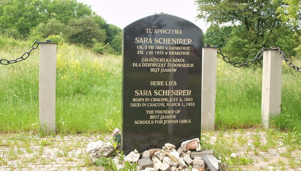 Lapida commemorativa di Sarah Schenirer