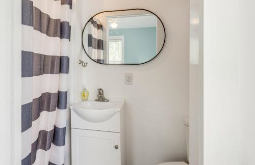 Walk to Downtown and Seneca Lake Updated Retreat! - Foto 13