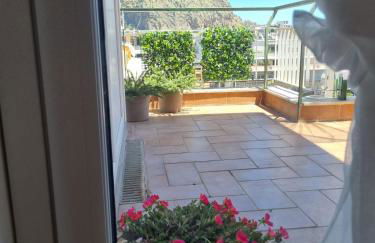 CITY HOUSE & FREE PARKING by Perry-Holiday moderno, panoramico e comodo fino a 6 ospiti - Foto 11